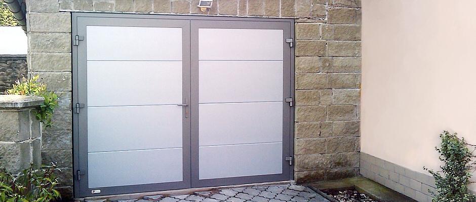 Dvoukřídlá garážová vrata